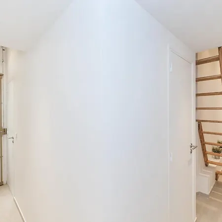 Voltaire Apartment *