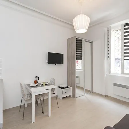 Apartment Voltaire